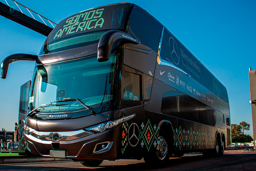 Entrega Mercedes-Benz nuevo autobús al Club América