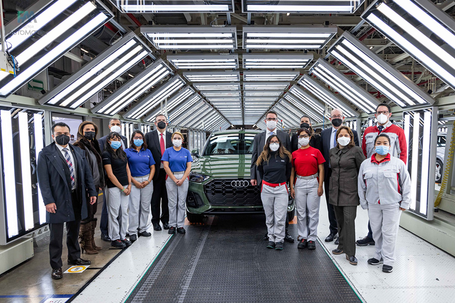 Visitan representantes del gobierno mexicano planta de Audi en San José Chiapa