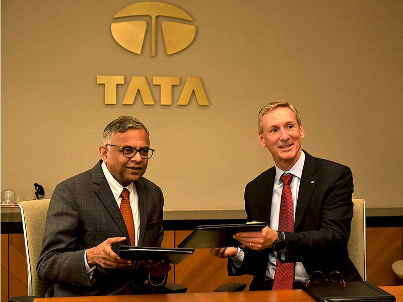 Chandrasekaran, presidente ejecutivo de Tata Sons, y Tom Linebarger, presidente ejecutivo de Cummins  firman memorando de entendimiento