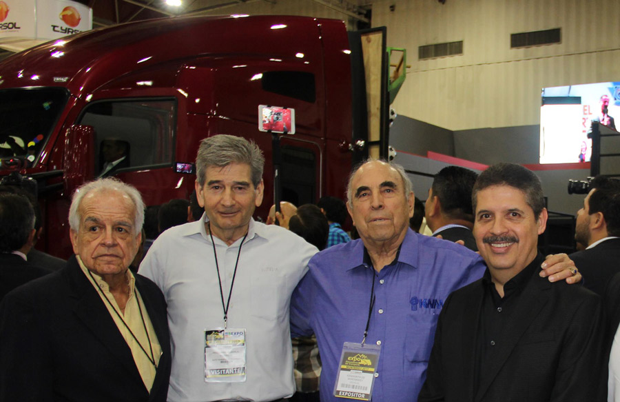 Jorge Cárdenas Romo, director de Transportes Mor; Prisciliano Villarreal de Transportes Villarreal; Óscar Gil Martínez, fundador de Kenworth de Monterrey y Jorge Casares López, CEO de Trayecto.
