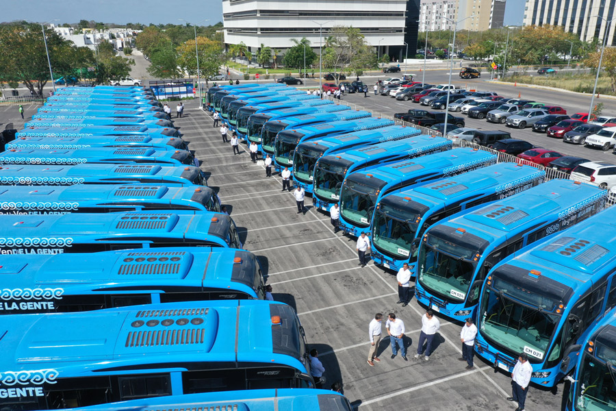 Vista panorámica de los autobuses entregados a Va-y-Ven