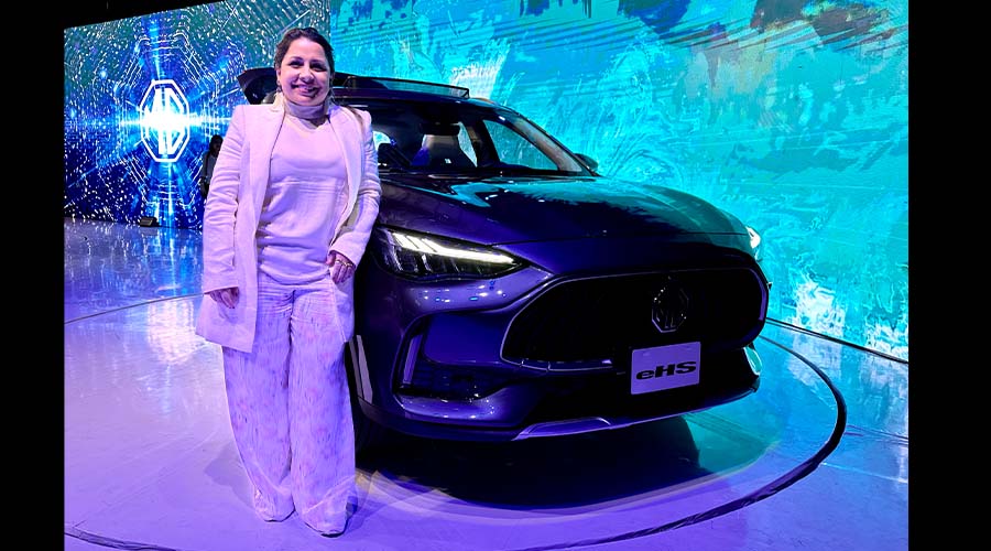 Mariana López Marin, gerente de comunicación y relaciones de MG Motor México en la presentación de la nueva eHS primer vehículo electrificado de la marca 