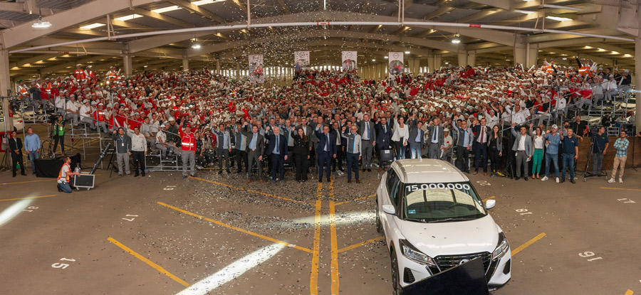 Colaboradores de la planta A1 celebraron el hecho histórico de los 15 millones de vehículos producidos en el país
