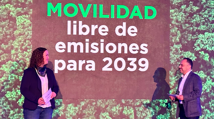 Marcela Barreiro, presidente y CEO de Daimler Truck México y Jorge Vargas, director de Desarrollo de Mercado y Portafolio de Productos  en la presentación de Electric Island  hablan de los objetivos de movilidad libre de emisiones para 2039