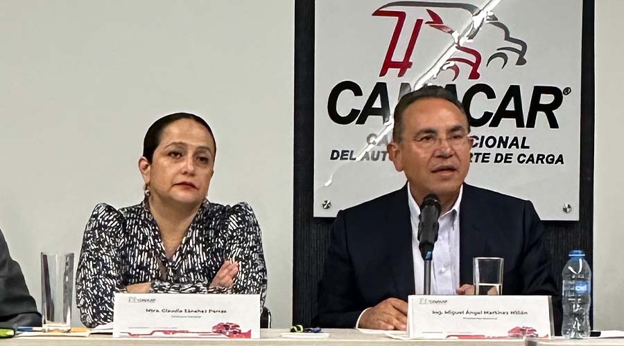 Claudia Sánchez Porras, directora general y Ángel Martínez Millán, presidente de la CANACA