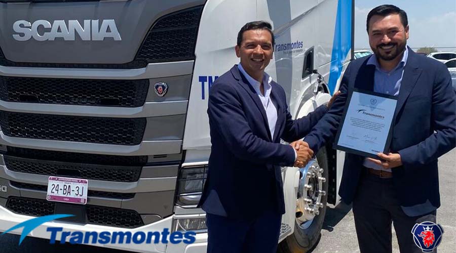 Mauricio de Alba, director de venta y postventa de Scania Trucks y Noe Montes presidente de su Consejo de Administración Grupo TM Transmontes.