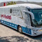 Equipo-femenil-del-Guadalajara-viaja-en-un-nuevo-autobus-Mercedes-Benz