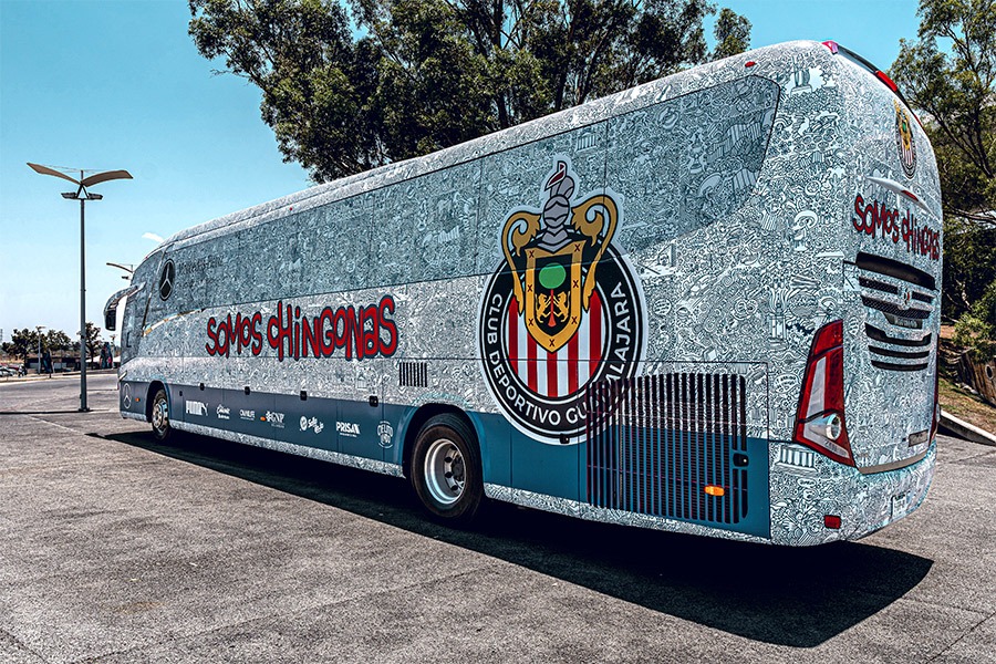 Así luce la cromática del autobús oficial de las jugadoras del Guadalajara