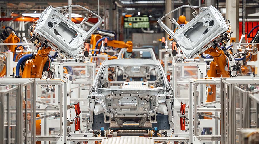 Las empresas fabricantes de vehículos ligeros  instaladas en México reportaron que en agosto 2023 se exportaron 287,845  y se produjeron 325,676 unidades