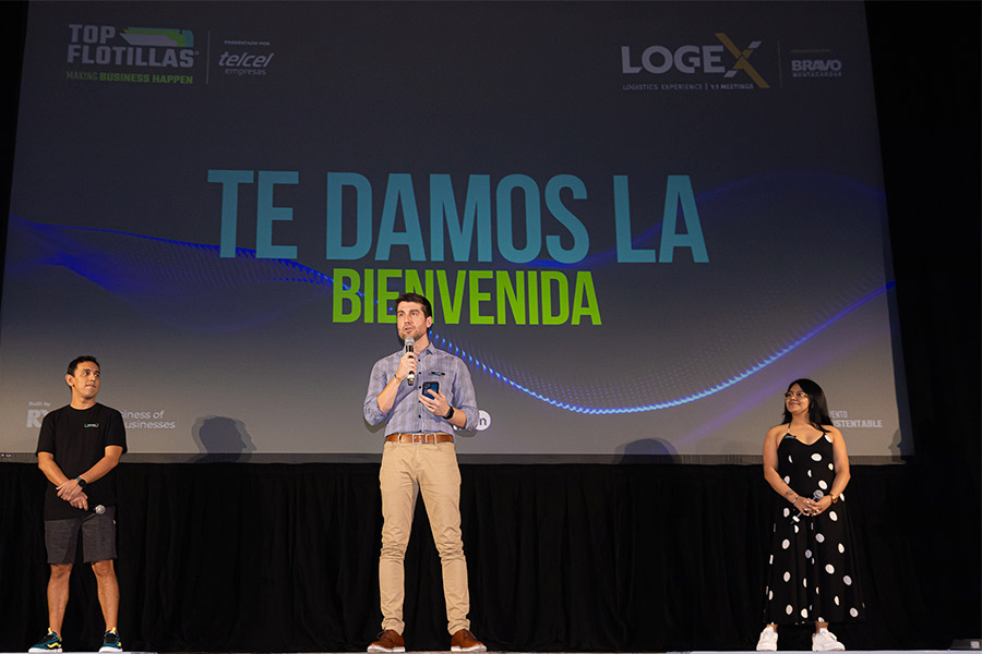 Mauricio Barrón, director de portafolio; Luiz Bellini, director general de RX México y Fernanda Yerena, gerente de mercadotecnia de Top Flotillas y LOGEX.