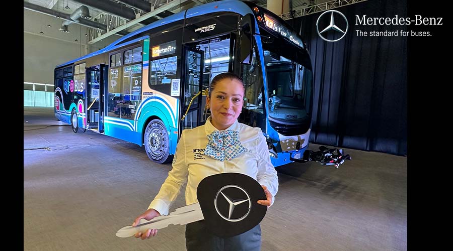 Operadora de los nuevo autobuses Mercedes-Benz 