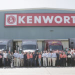 Se-reunen-Tractos-Clasicos-de-Nuevo-Leon-en-el-festejo-de-los-100-anos-de-Kenworth-Factor-Automotor.