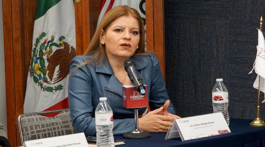 Celina Zúñiga Gómez, especialista de asuntos de comercio exterior del organismo presenta la nueva solución digital  Con CANACAR Cumples