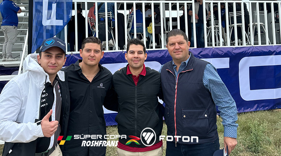 Ciro Picardi, director general de FOTON Monterrey Velcen Motors, acompañado de Edgar Guzmán, director general de Express 57