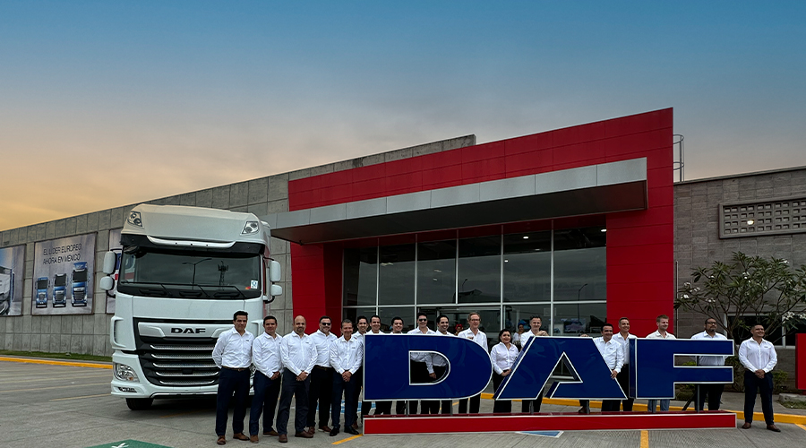 Directivos de PACCAR México, Kenworth Mexicana y Kenworth del Este durante el lanzamiento del DAF XF en Veracruz.