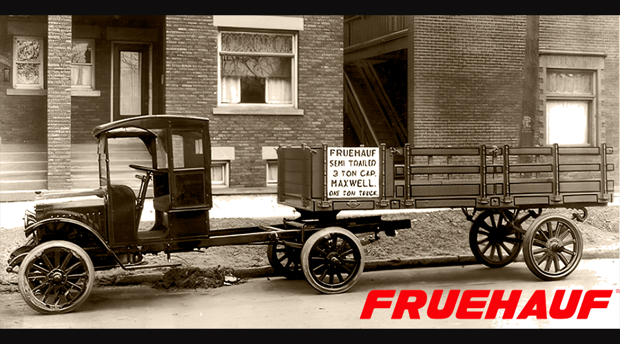 El primer conjunto de tractor y semirremolque articulado de Fruehauf fue desarrollado en  1914 por August Charles Fruehauf y Otto Neuman