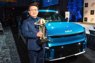 Reconocen-el-diseno-innovador-y-precio-competitivo-del-Kia-EV9-2024-Sean-Yoon-Factor-AutoMotor