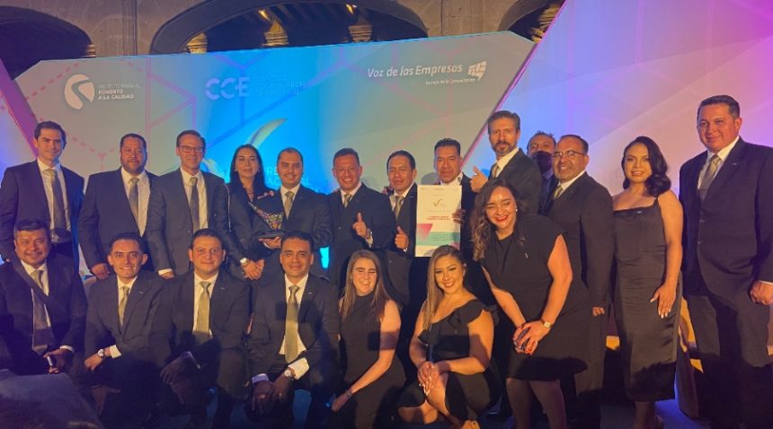 Por exitosos resultados, premian Planta Santiago de Daimler Truck México