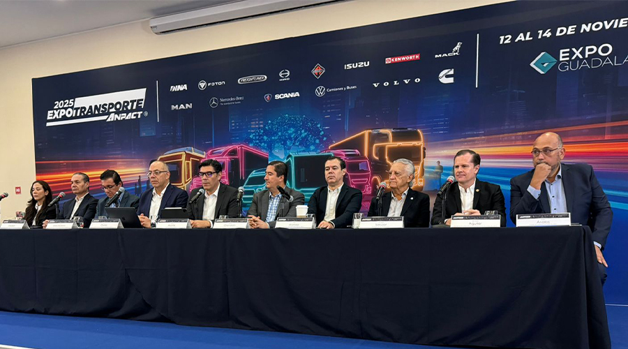 Rogelio Arzate, presidente ejecutivo de ANPACT; Alejandro Osorio, director de Comunicación y Asuntos Públicos en ANPAC; Xavier Orendáin, coordinador General Estratégico de Crecimiento y Desarrollo Económico de Jalisco; Diego Monraz, secretario de Transporte de Jalisco; en representante del Consejo de Cámaras Industriales de Jalisco; y Gustavo Staufert, director general de la Oficina de Visitantes y Convenciones de Jalisco; Luis Isaías Salazar, Presidente de Expo Guadalajara, quienes coincidieron en que Expo Transporte ANPACT 2025 volverá a posicionarse como motor de la economía estatal y nacional. 
