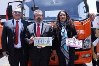 Por-primera-vez-la-SICT-presenta-placas-para-gruas-Factor-Automotor.
