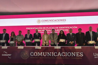 Importante-avance-de-la-SICT-presenta-placas-para-vehiculos-electricos-Factor-Automoto