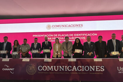 Importante-avance-de-la-SICT-presenta-placas-para-vehiculos-electricos-Factor-Automoto