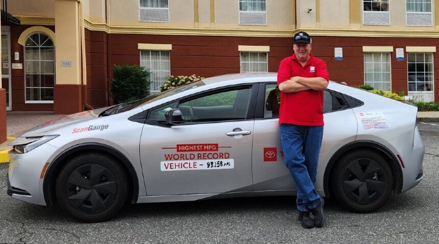 Wayne Gardes recorrió más de 5 mil kilómetros de costa a costa por Estados Unidos, un viaje que comprobó el alto rendimiento de este vehículo alcanzando un consumo combinado de 39.6 kilómetros por litro combinado Factor Automotor