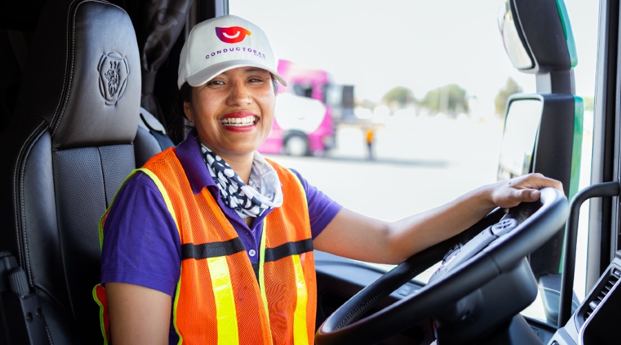 El programa de Mujeres Operadoras Scania capacitará a 10 mujeres en la conducción de vehículos pesados. 