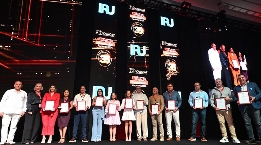 La-IRU-entrega-importante-galardon-a-los-mejores-Directivos-del-Autotransporte-de-Carga-Factor-Automotor