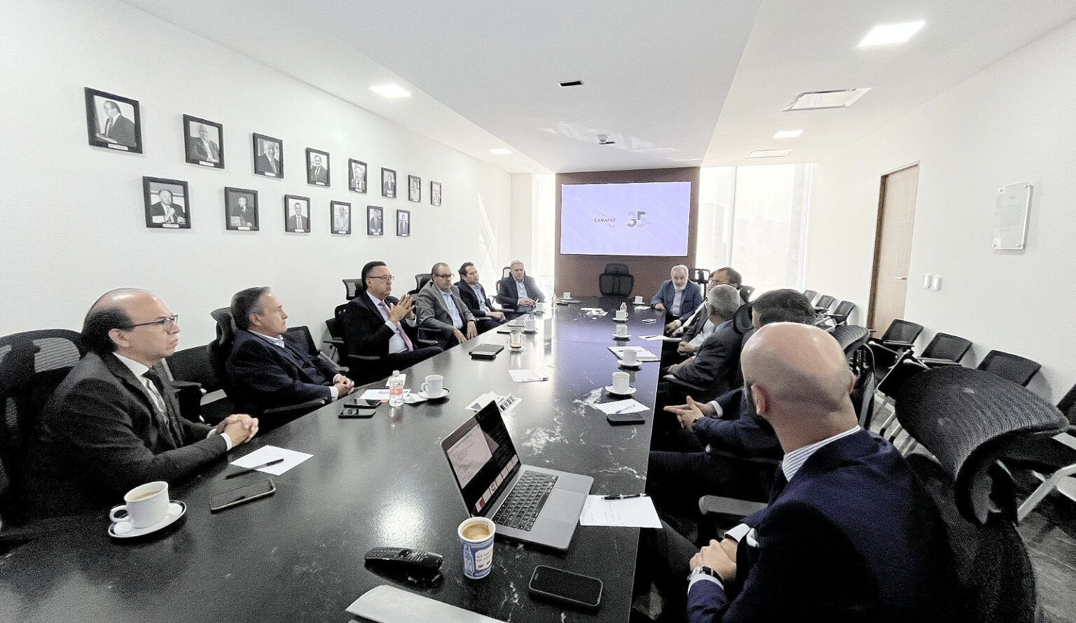CANAPAT-se-reune-con-la-DGAF-35-anos-de-ser-organo-consultivo-mas-importante-en-el-sector-pasaje-y-turismo-Factor-automotor.