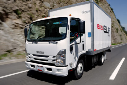 Isuzu-avanza-en-su-meta-de-cuidado-el-medio-ambiente-con-el-nuevo-ELF-350-Euro-VI-Factor-Automotor.