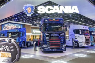 Scania-R-es-el-Camion-del-Ano-en-America-Latina-2025-Fenatran-Factor-Automotor.j