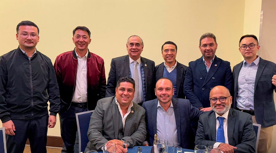 Al centro Raúl Tellez, presidente del Consejo de LDR Solutions acompañado de Christian Jullían, presidente de la Asociación Nacional de Distribuidores de FOTON México, ANDFM; Guillermo Rosales Zárate, presidente de la AMDA; Miguel Ángel Velasco, CEO de LDR Solutions; José Manuel Armenta, vicepresidente de LDR Solutions; Francisco Chávez, director general de FOTON México; Kobe Liu, director de FOTON  
