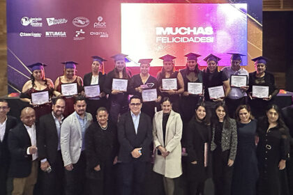 Triunfan-10-mujeres-en-la-5a-generacion-de-Conductoras-Scania-Factor-automotor.