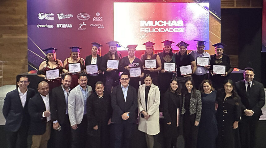 Triunfan-10-mujeres-en-la-5a-generacion-de-Conductoras-Scania-Factor-automotor.