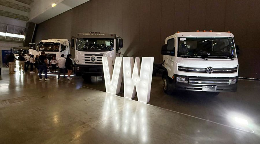 Durante Expo Transporte y Logística Puebla 2025 Volkswagen Camiones y Buses exhibió los camiones Constellation y Delivery, también el tractocamión TGX de MAN