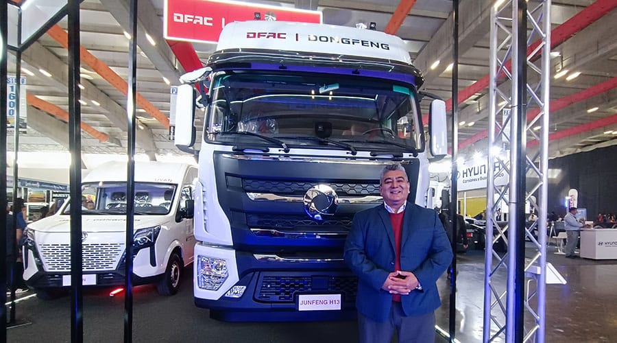 Luis García, director de ventas de DFAC Dongfeng durante la Expo Proveedores del Transporte y Logística Puebla 2025