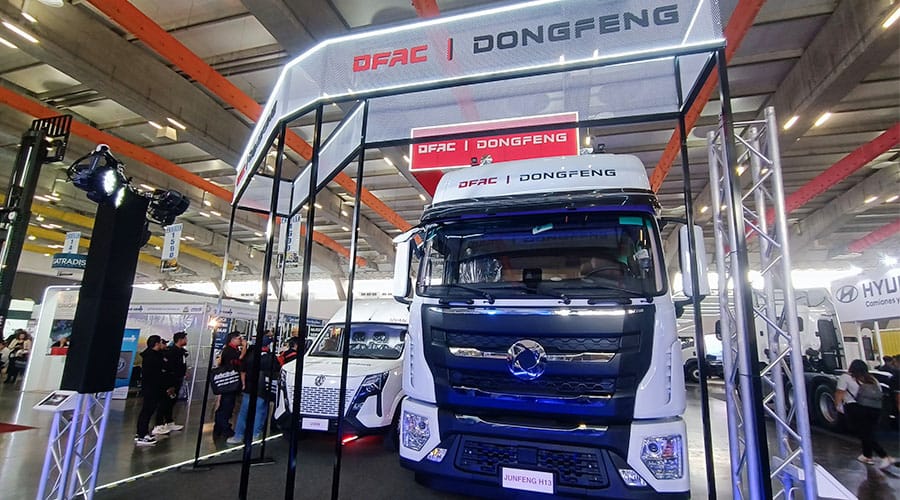 DFAC DONGFENG presentó su tractocamión Junfeng H13 durante la Expo Transporte y Logística Puebla 2025