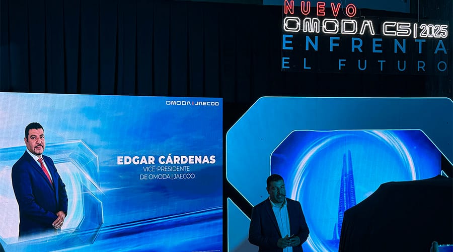 Edgar Cárdenas, vicepresidente Ejecutivo de Operaciones de OMODA I JAECOO México en la presentación de OMODA C5