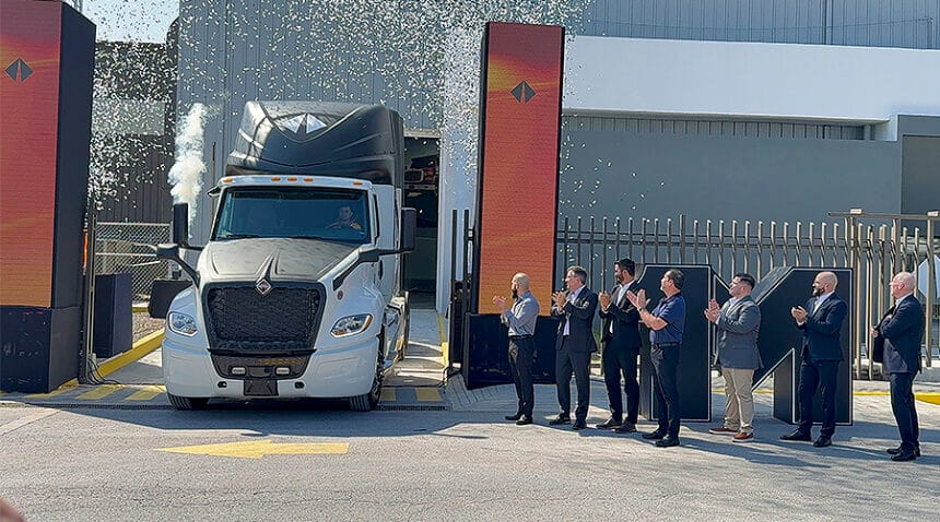 International-conmemora-1-millon-de-unidades-producidas-en-Mexico-Factor-Automotor.