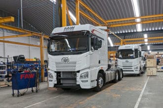 Tecnologia-en-vehiculos-aliada-de-la-seguridad-en-el-transporte-de-carga-FAW-ELAM-Factor-Automotor