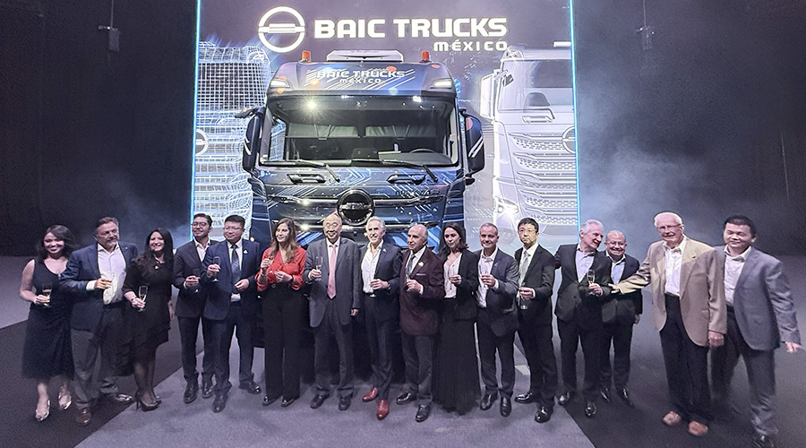 Gabriel García, presidente del consejo de Grupo GET en la revelación del tractocamiones Nextar X9 2026 de BAIC Trucks México
