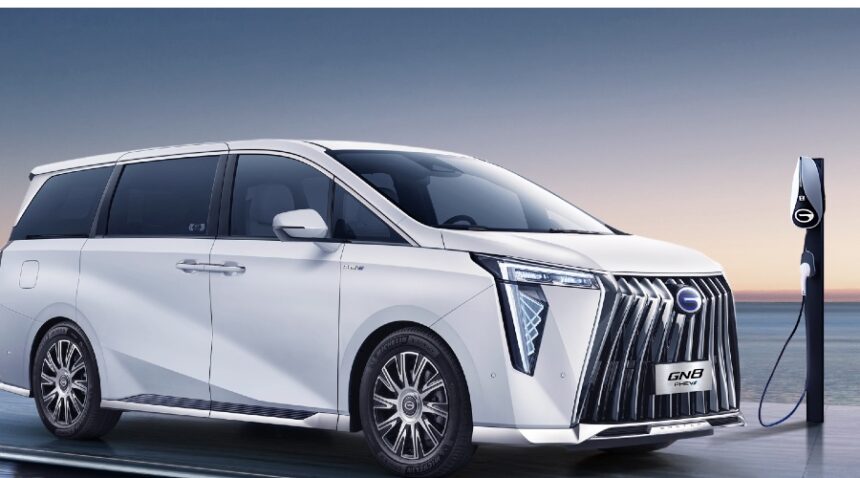 En total, el modelo GN8 de GAC cuenta con siete bolsas de aire, lo cual protege a los pasajeros en todas las direcciones.