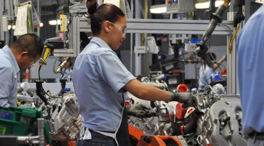 Ford detuvo la exportación de autos de lujo como Mustang o la F150 Raptor.