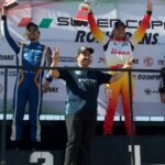 (De izq. a der. ) Salvador Albar Jr, piloto del equipo FOTON Racing; Santiago Tovar, de Shell Rimula, y Juan Cantú de Compass Blue.
