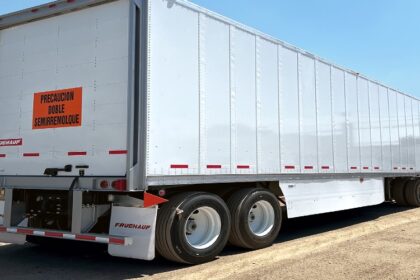 Las cajas secas de Fruehauf fueron fabricadas con paneles composite de 3 mm de espesor y 40 pies. Factor Automotor