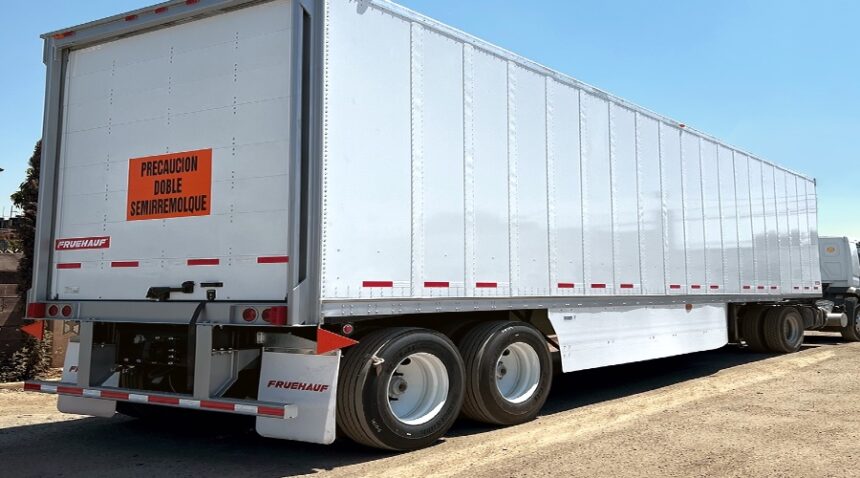 Las cajas secas de Fruehauf fueron fabricadas con paneles composite de 3 mm de espesor y 40 pies. Factor Automotor