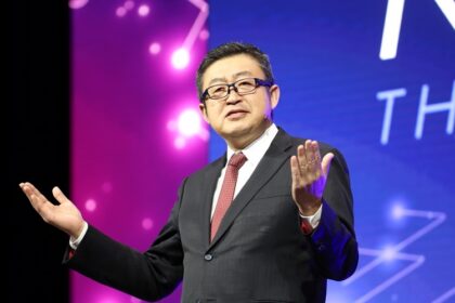 Kensuke Oe, director general de Honda Motor Co, entregó los 52 galardones repartidos entre proveedores de México, Canadá y Estados Unidos.