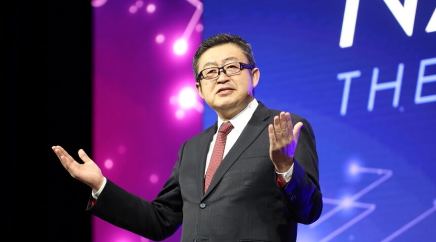 Kensuke Oe, director general de Honda Motor Co, entregó los 52 galardones repartidos entre proveedores de México, Canadá y Estados Unidos.