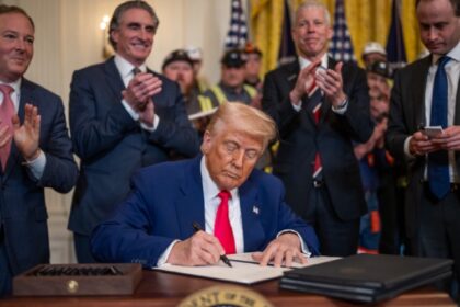 Para evadir los aranceles, los vehículos deberán ensamblarse en Estados Unidos y contener el 75% de partes fabricadas en Norteamérica.